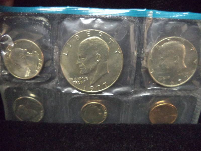US Mint 1977 Uncirculated Coin Set