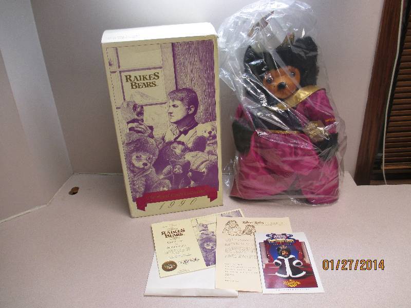 Raikes Bear, Royal Court