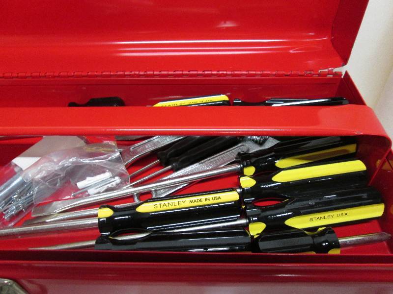 19 inch Husky metal tool box contai...