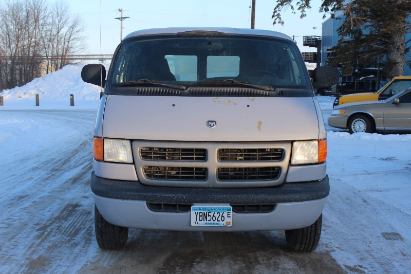 lot 4 image: 2002 Dodge Ram Van 3500 One Ton - Low Miles - 2 Owner