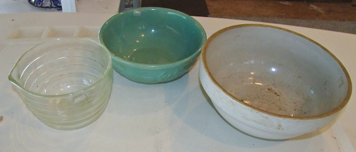 lot 97 image: Vintage 1930s green bowl, mixing bowl glass and cream stoneware bowl