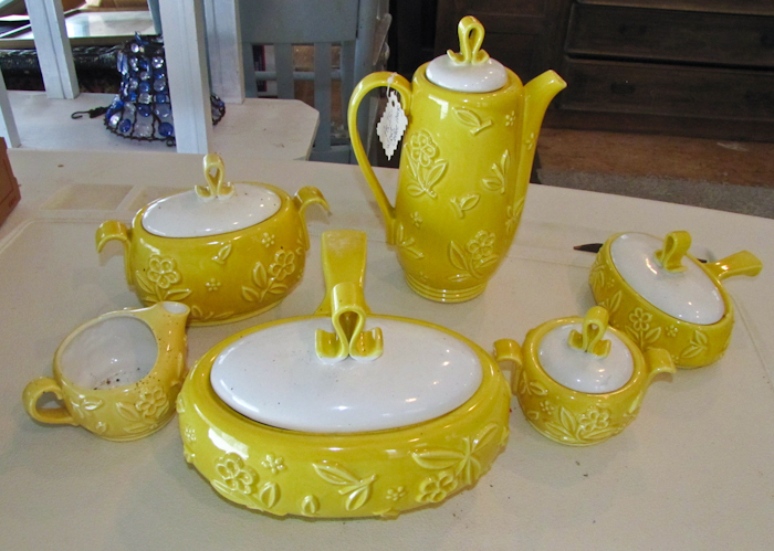 lot 100 image: Red Wing 1948 Hospitality Ware