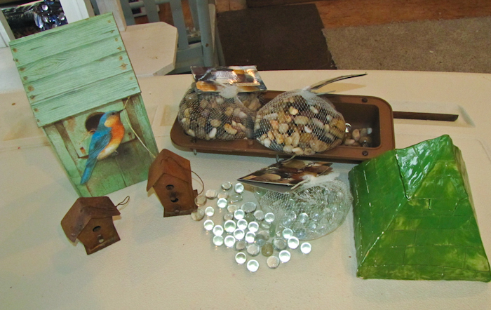 lot 103 image: group of home decor items see photos