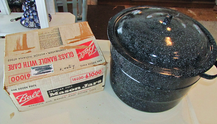 lot 106 image: Canning stock pot and other canning supplies