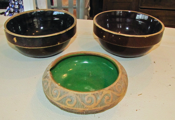 lot 108 image: Red Wing RWS Co brown mixing bowl, Red Wing brushbowl