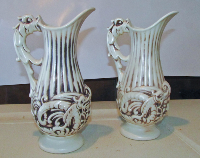 lot 119 image: Red Wing Vintage 1930s Ewer Pitcher 220 antiqued white dragon handle
