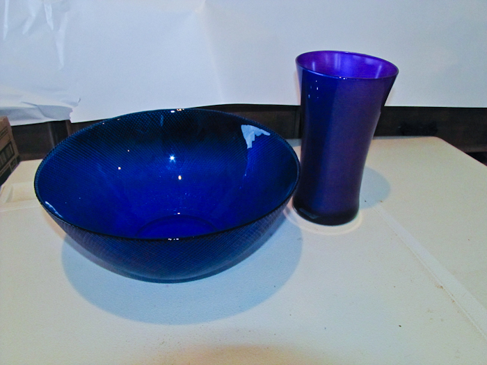lot 125 image: blue bowl and vase