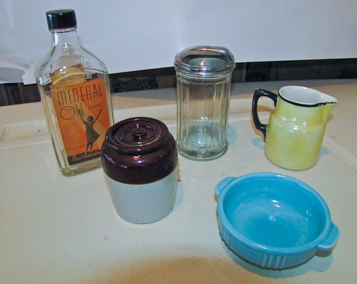 lot 128 image: lot of small decorative items please see photos