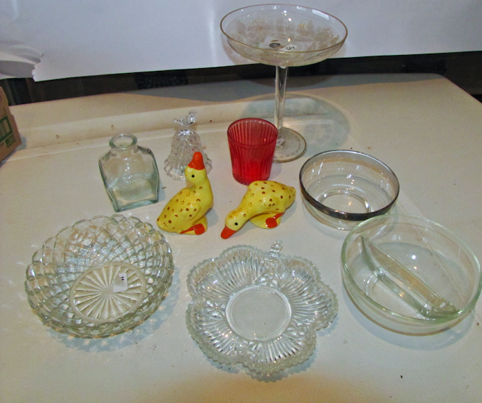 lot 129 image: decorative collectible items