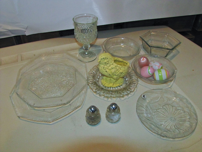 lot 130 image: glass and Easter decorative items
