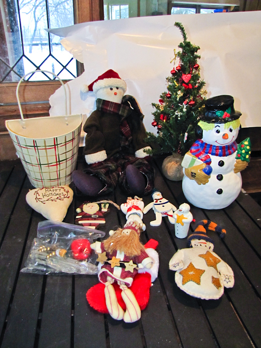 lot 137 image: Christmas decor Santa snowman and more