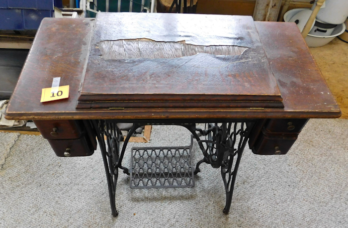 lot 10 image: Antique Singer treadle sewing machine 4 drawers