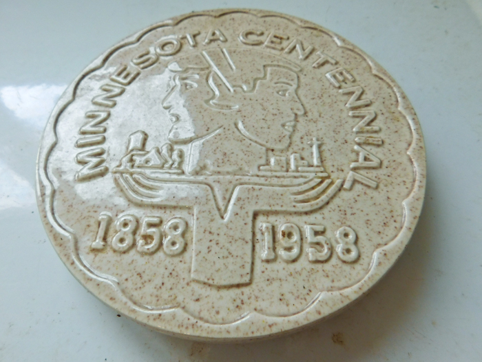 lot 40 image: Red Wing  Pottery Vintage  Minnesota Centennial trivet Cream color