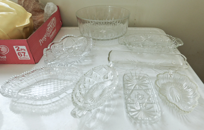 lot 44 image: glass decorative serving items