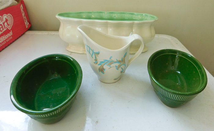 lot 46 image: Red Wing planter T.S.T. genuine oven-serve-ware U.S.A.