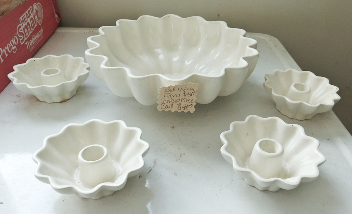 lot 47 image: Red Wing  Pottery Vintage  bowl 1620 and candle holders 1619 set