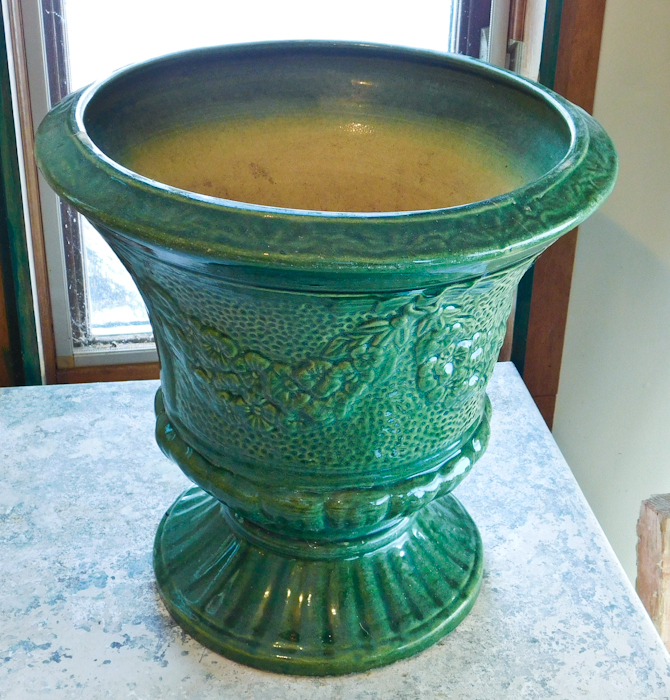 lot 69 image: green pedestal style vase