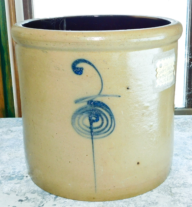 lot 74 image: Red Wing vintage pottery salt glazed crock with crack