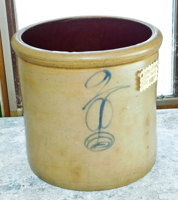 lot 77 image: Red Wing vintage pottery salt glazed crock