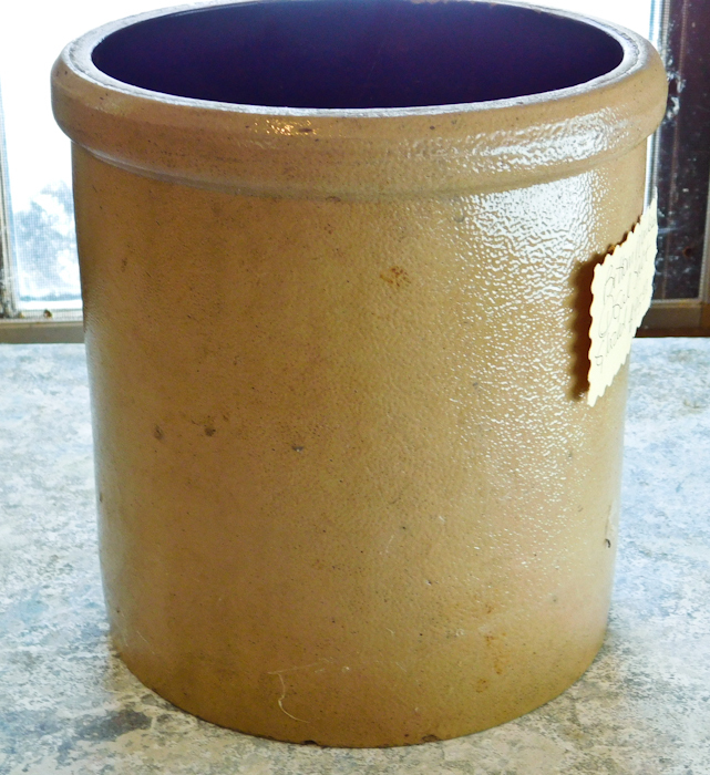 lot 78 image: Red Wing vintage pottery salt glazed crock  bottom marked