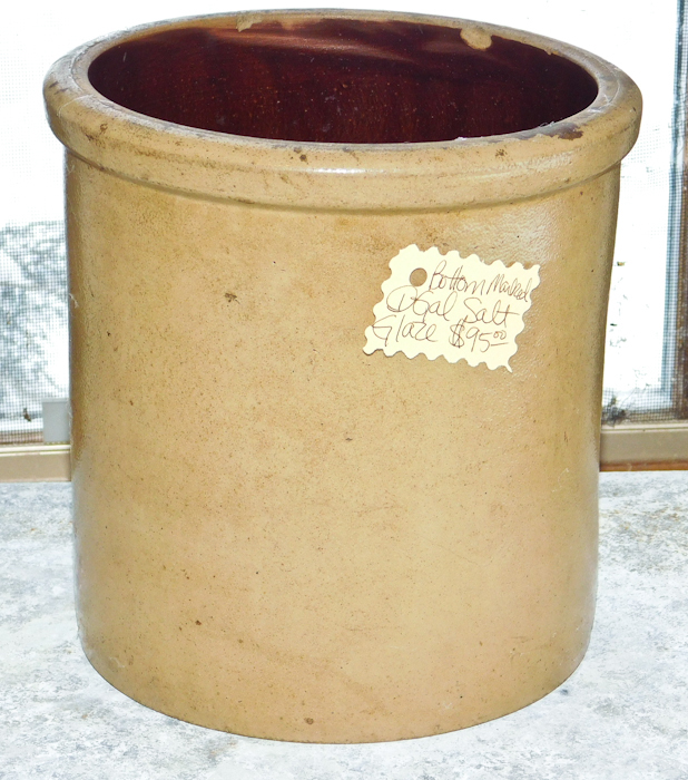 lot 82 image: Red Wing vintage pottery salt glazed crock  bottom marked