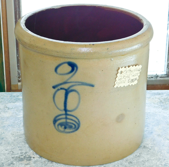 lot 84 image: Vintage 2 ga. Salt Glaze Crock