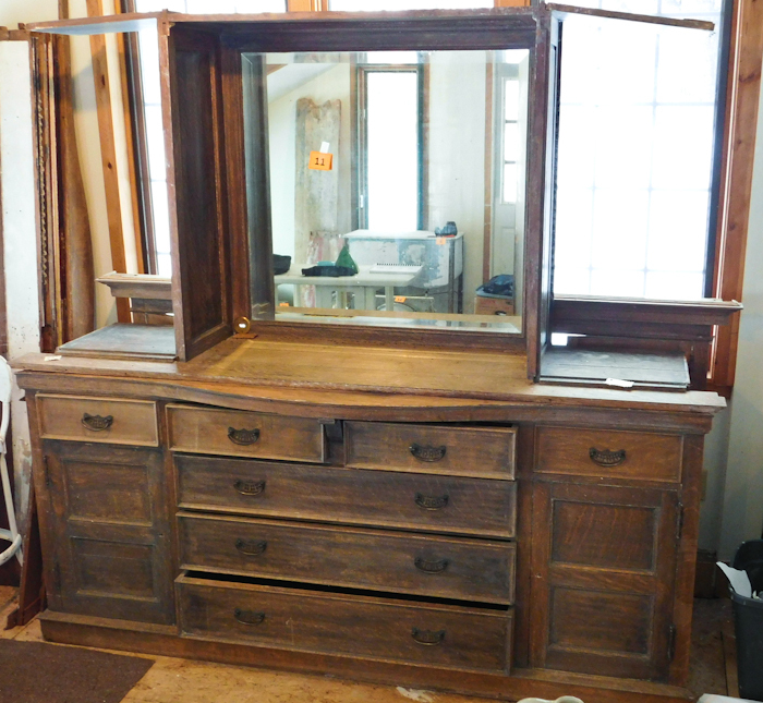 lot 11 image: Vintage built in Dining Room Buffet Cabinet lead glass doors