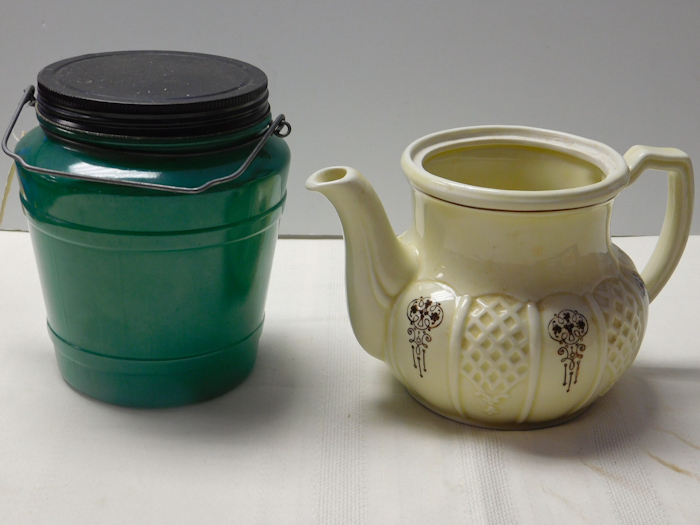 lot 204 image: aluminum bakeware and candle holders , empty