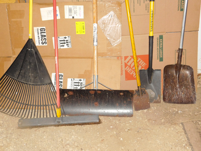 lot 218 image: lot of garden garage tools shovels brooms rakes ect see photos