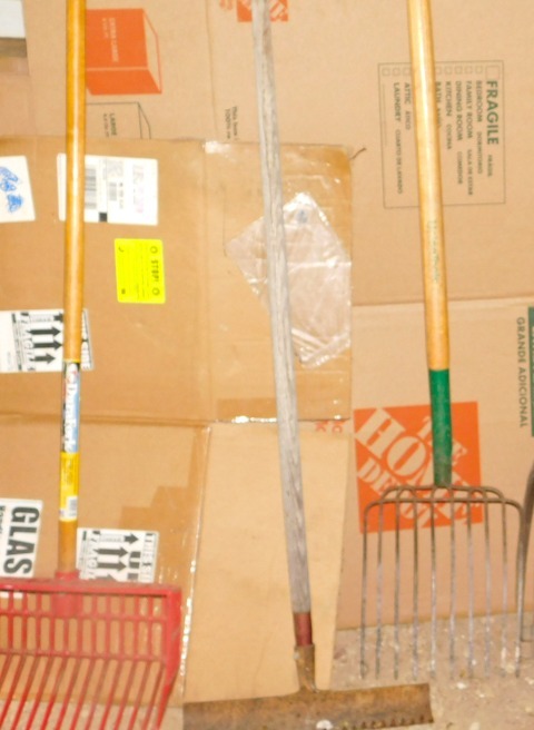 lot 219 image: Specialty garden barn tools please see photos