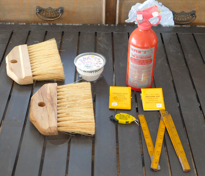 lot 148 image: garage drawer items please see photos
