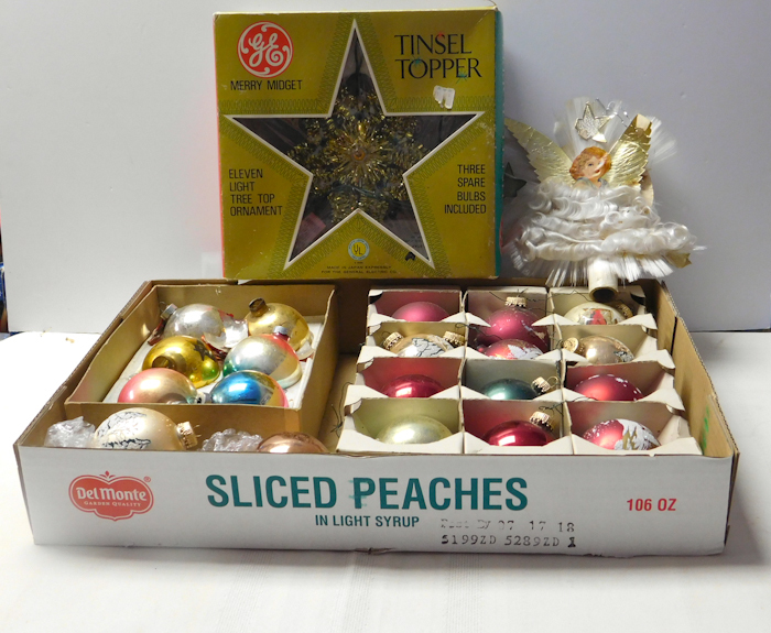 lot 230 image: Vintage christmas items