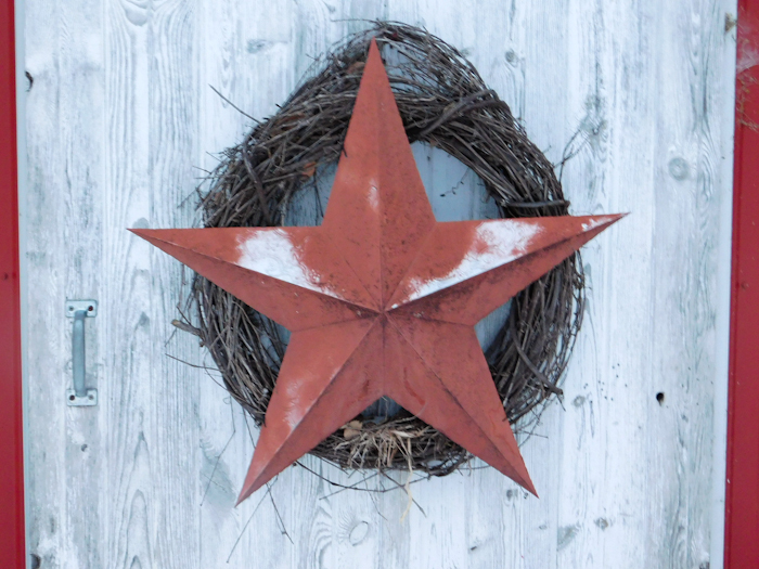 lot 24 image: Large outdoor decor solid star and formed star and large branch woven wreath