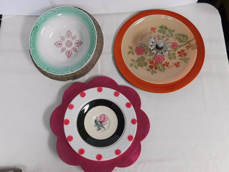 lot 153 image: 3 sets of Glass and plate garden art sun catchers