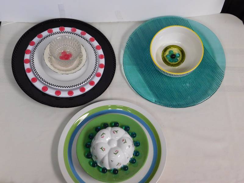 lot 156 image: 3 sets of Glass and plate garden art sun catchers