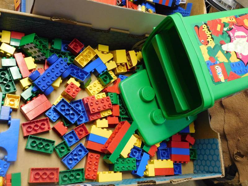 lot 163 image: Duplo toy blocks