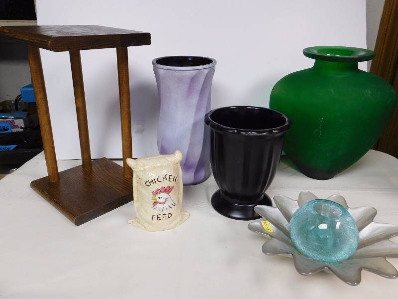 lot 183 image: Home decor, decorative glass, plant stand and more