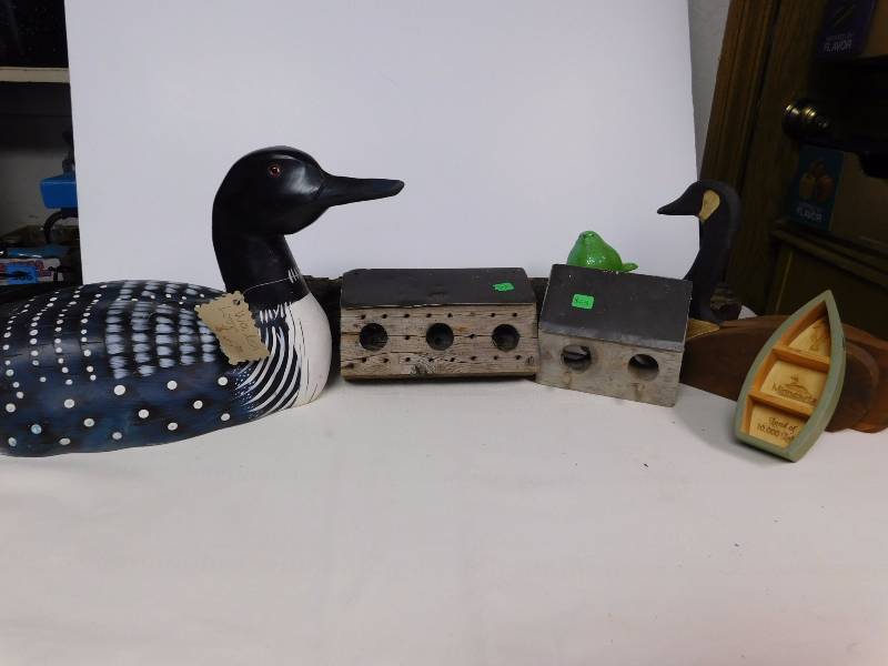 lot 186 image: Wooden loon, bird house & more