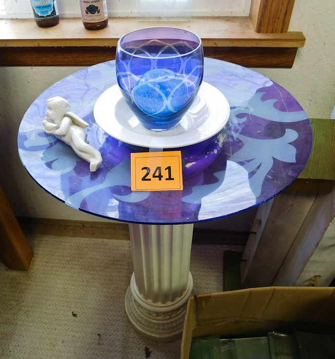 lot 241 image: decorative garden art bird bath