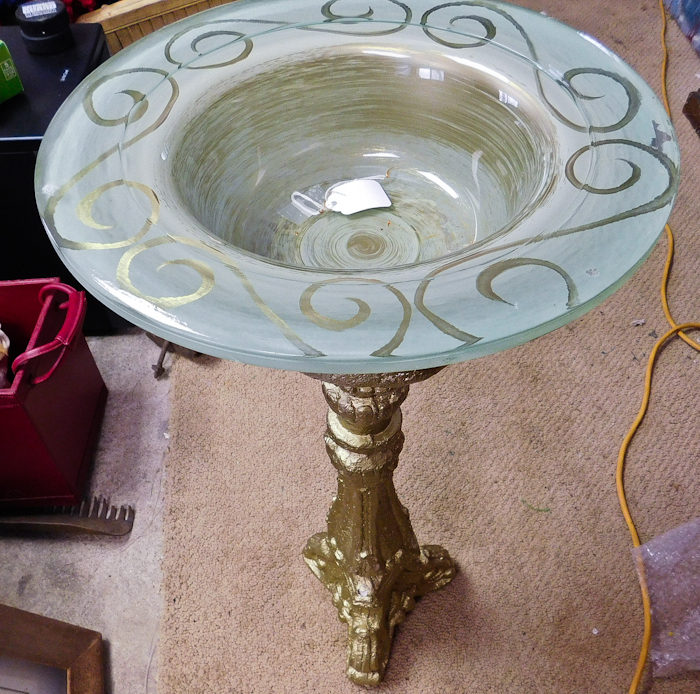 lot 242 image: decorative garden art bird bath