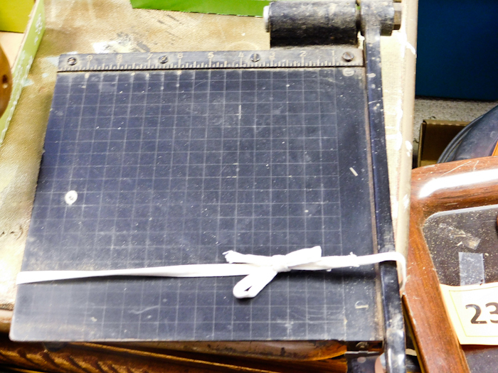 lot 246 image: Vintage cast iron Eastman no. 10 guillotine paper cutter 10 X 10