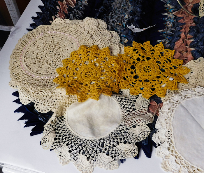 lot 252 image: vintage throw rug and doilies