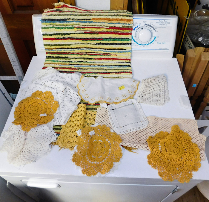 lot 256 image: vintage throw rug and doilies
