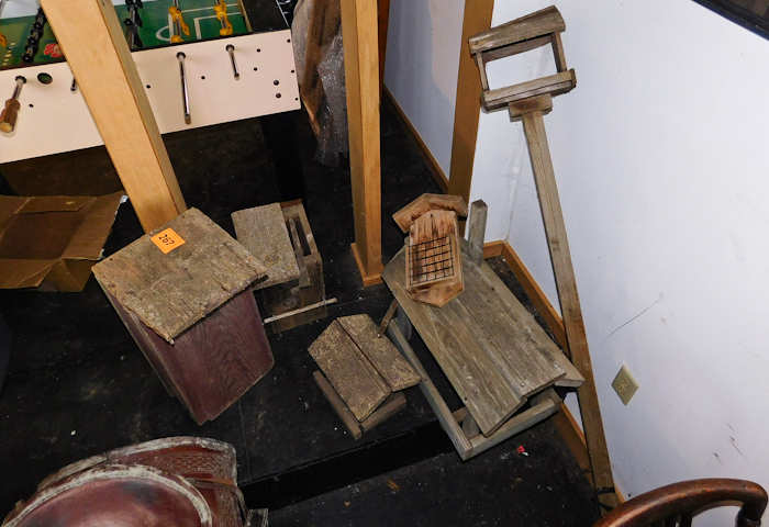 lot 267 image: several rustic primitive farm yard bird houses