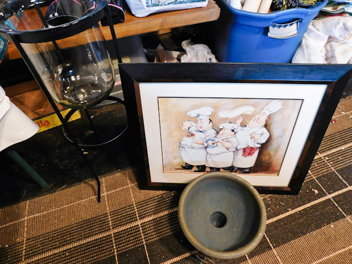 lot 275 image: household decor items please see photos