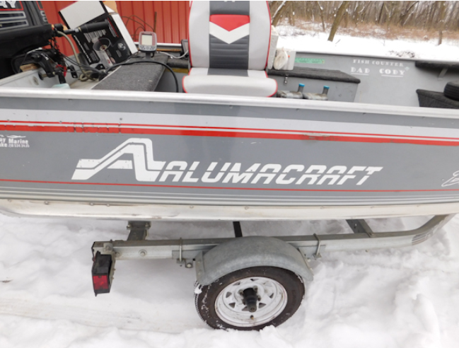 lot 2 image: Alumacraft 14 Backtroller 1994 fishing boat and Karavan trailer