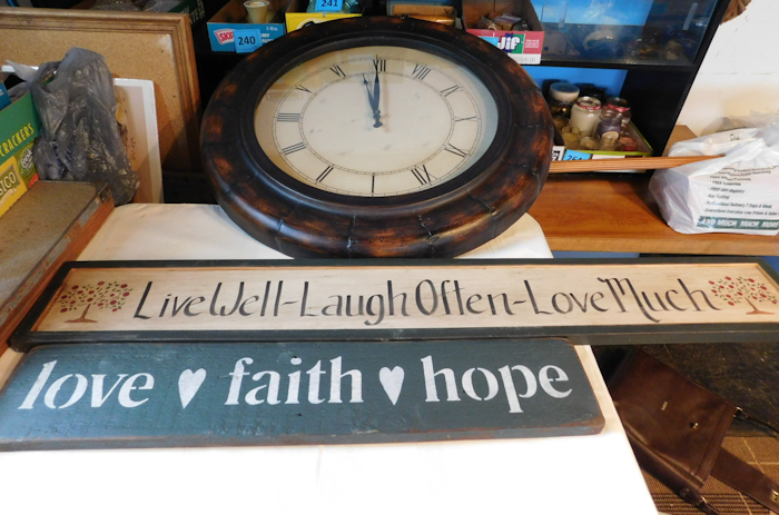 lot 305 image: Rustic Home Decor, Clock, Wall Hangings