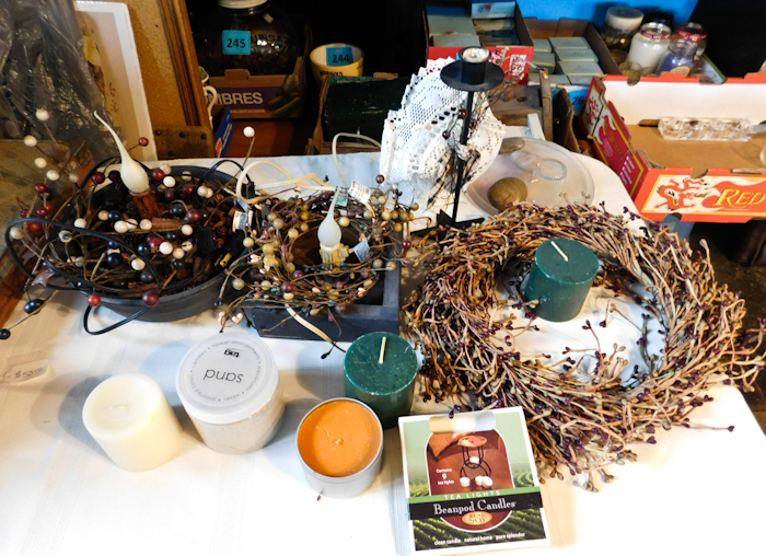 lot 308 image: Soy Candles & other home decor, lights