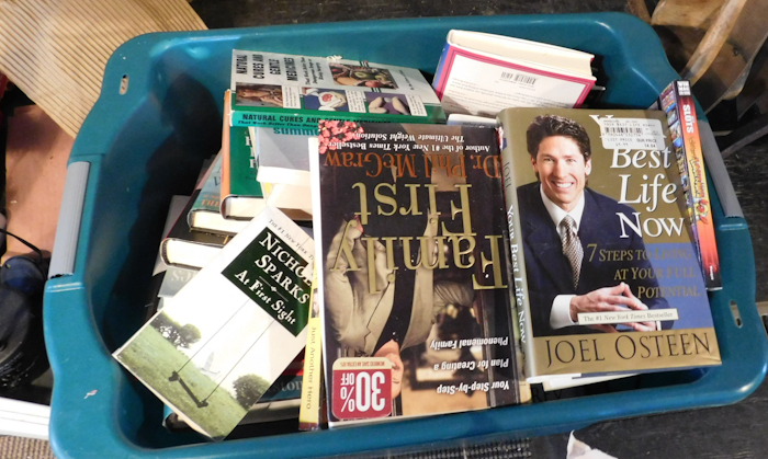 lot 318 image: Larger lot of newer books
