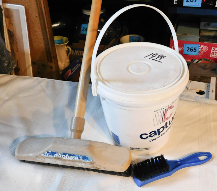 lot 319 image: Carpet cleaning items